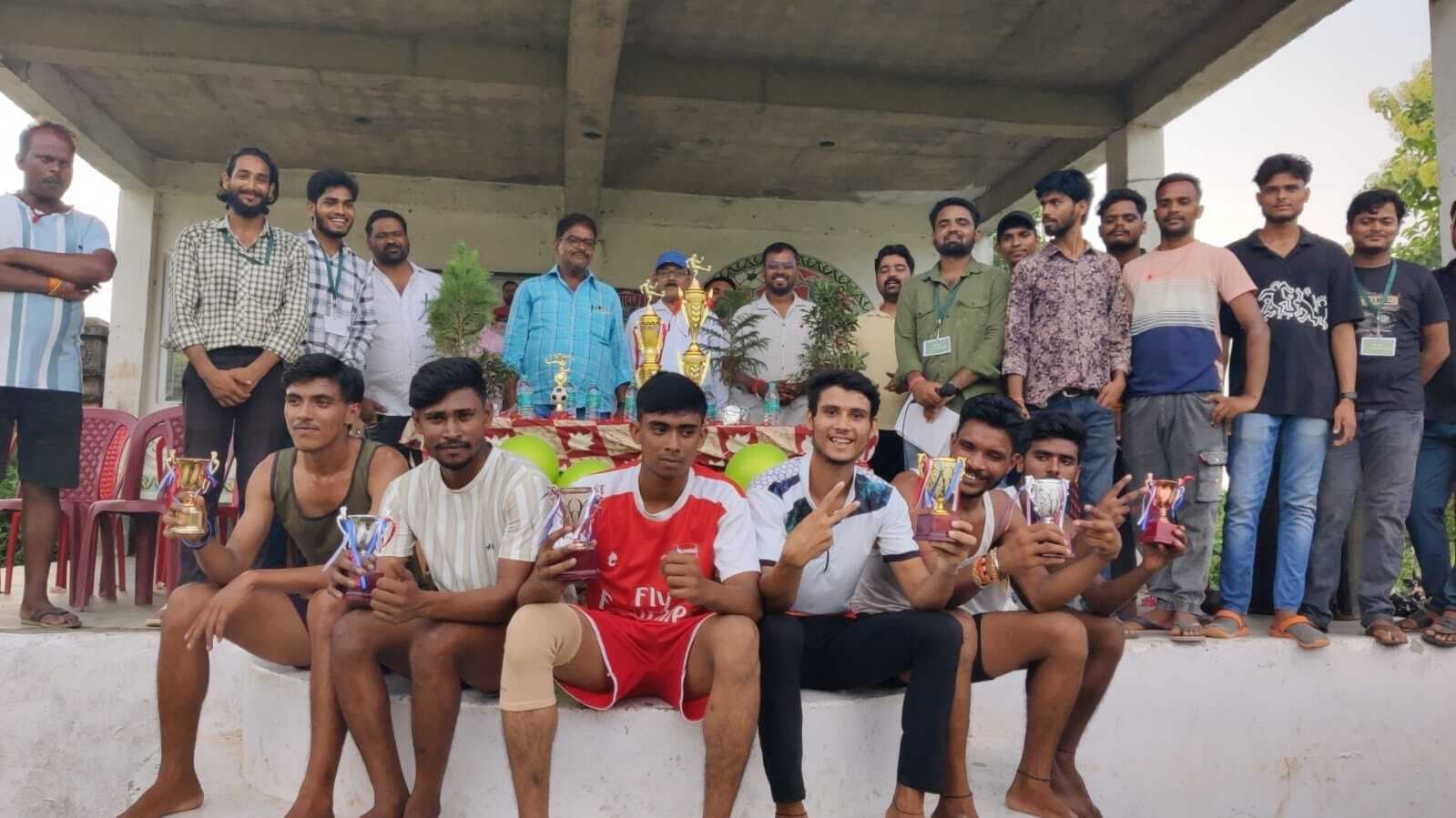 दौड़ में सन्नी व अभिषेक ने मारी बाजी, फुटबॉल में नवटोलिया की टीम विजयी