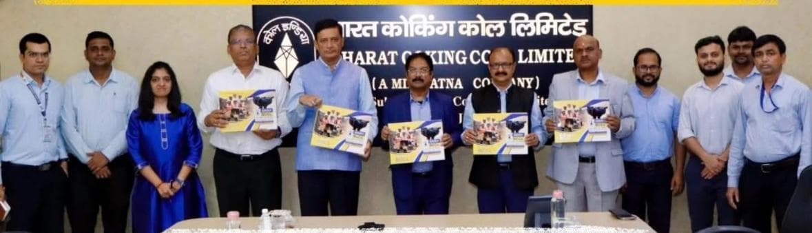 Dhanbad News :बीसीसीएल ने रचा 53 वर्षों की सेवा का इतिहास, हाइलाइट्स बुक का लोकार्पण