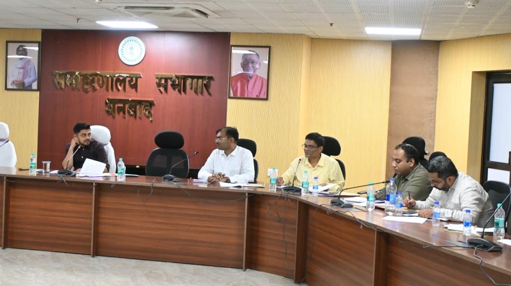 Dhanbad News : लोगों तक पानी पहुंचाने के लिए हैं जलापूर्ति योजनाएं