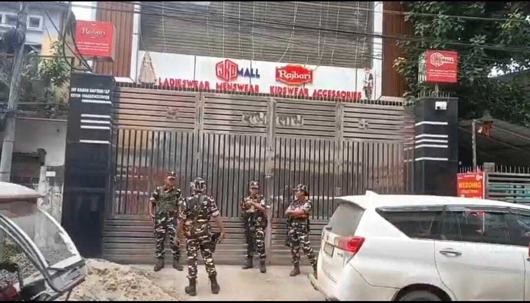 दफ्तरी ग्रूप के 24  ठिकानों पर आयकर विभाग व अन्य केंद्रीय एजेंसियों की छापेमारी, 100 से अधिक अधिकारी छापेमारी में शामिल