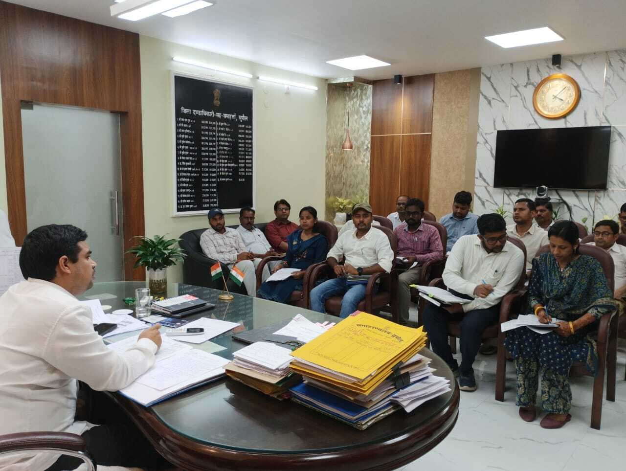 डीएम ने की जिला खनन टास्क फोर्स की बैठक