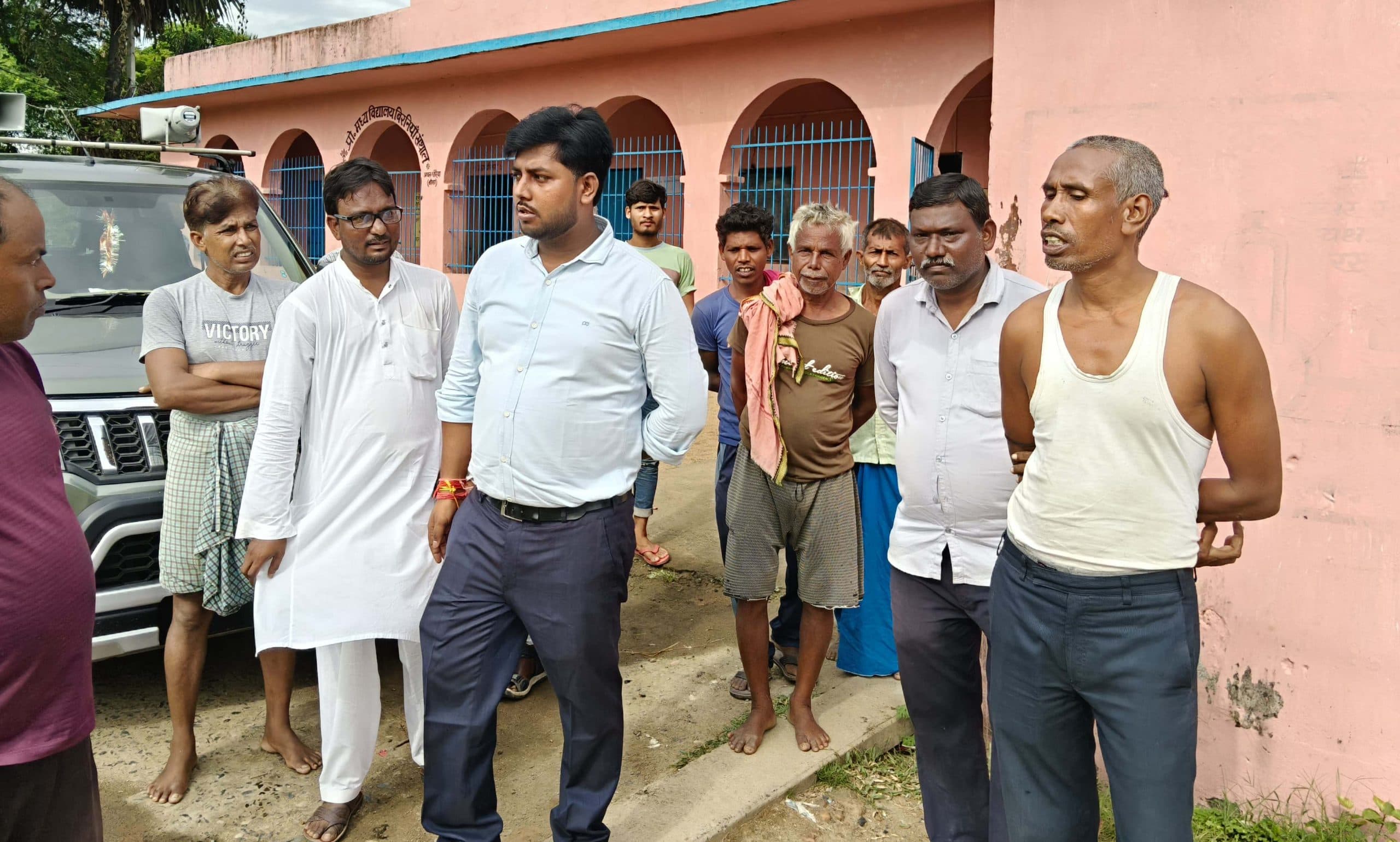 जमीन अतिक्रमण की सूचना पर बीडीओ ने स्थल का लिया जायजा