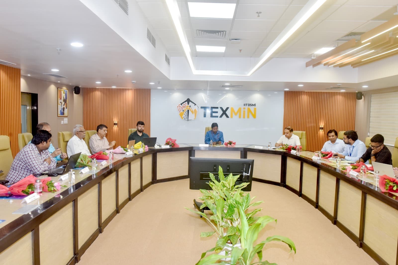 Dhanbad News : जलवायु परिवर्तन से निपटने और अंतरराष्ट्रीय मानकों पर हुई चर्चा