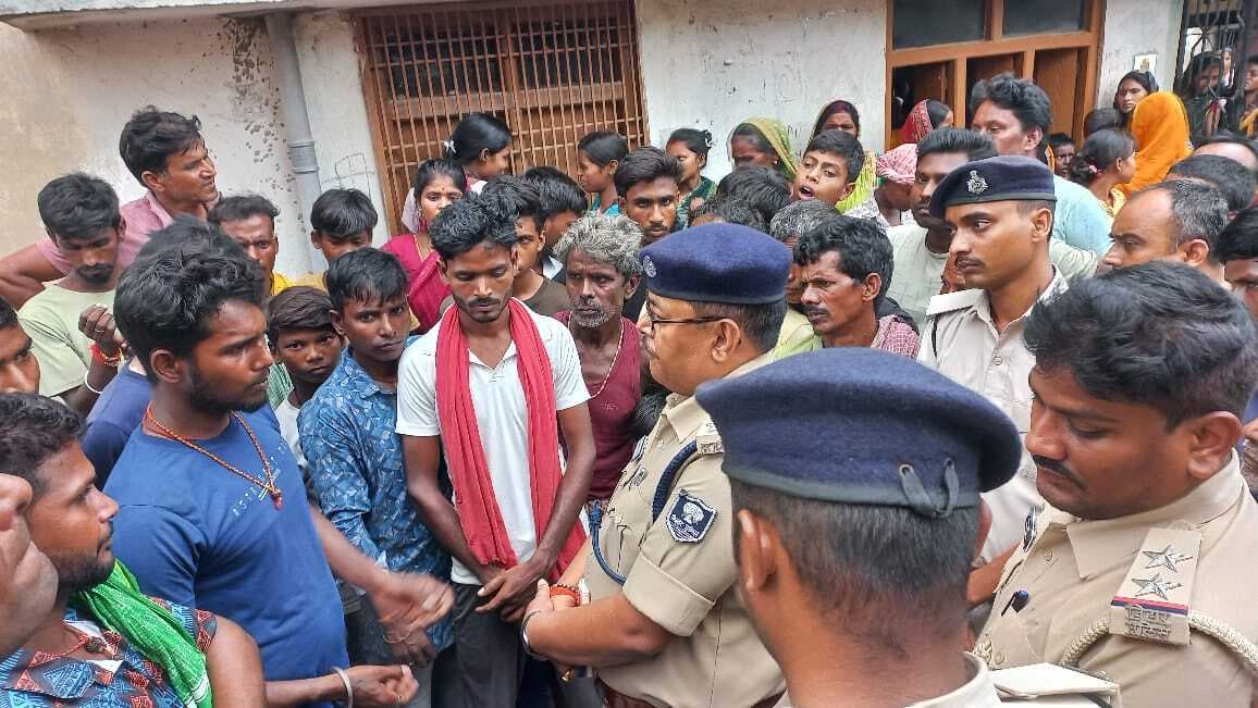 नाबालिग का शव फंदे से लटका मिला, हत्या का आरोप