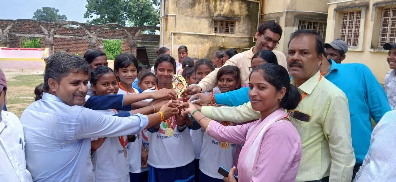 कबड्डी प्रतियोगिता में स्कूली बच्चों ने दिखाया दमखम