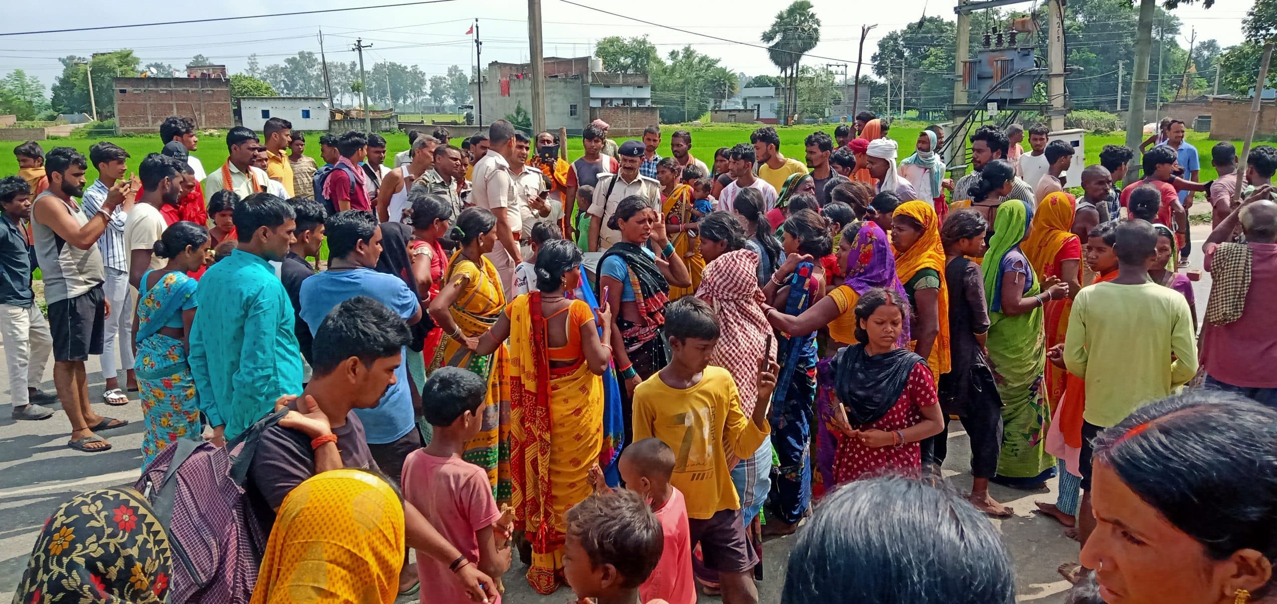 सड़क हादसे में ट्रैक्टर चालक की मौत, आक्रोशित परिजनों ने सड़क को किया जाम