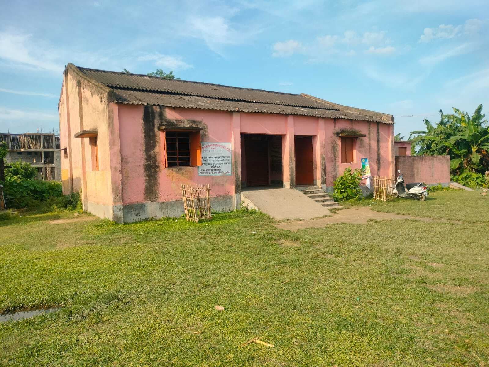 जमीन उपलब्ध रहने के बाद भी नहीं हुआ प्राथमिक विद्यालय मननपुर का भवन निर्माण