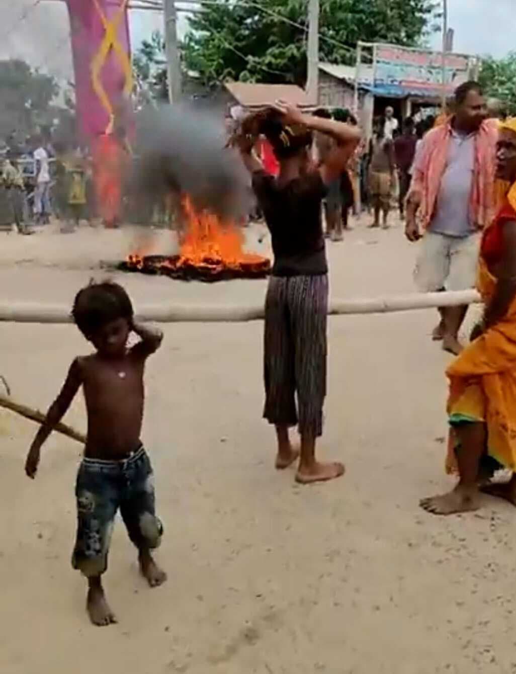 Madhubani News : नहर डूबे युवक का शव तीसरे दिन मिला, आक्रोशित ग्रामीणों ने सड़क जाम कर किया प्रदर्शन