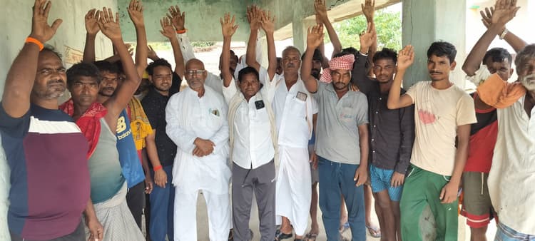 पंजराव नदी पर निर्माणाधीन पुल की ऊंचाई कम होने से किसानों में आक्रोश