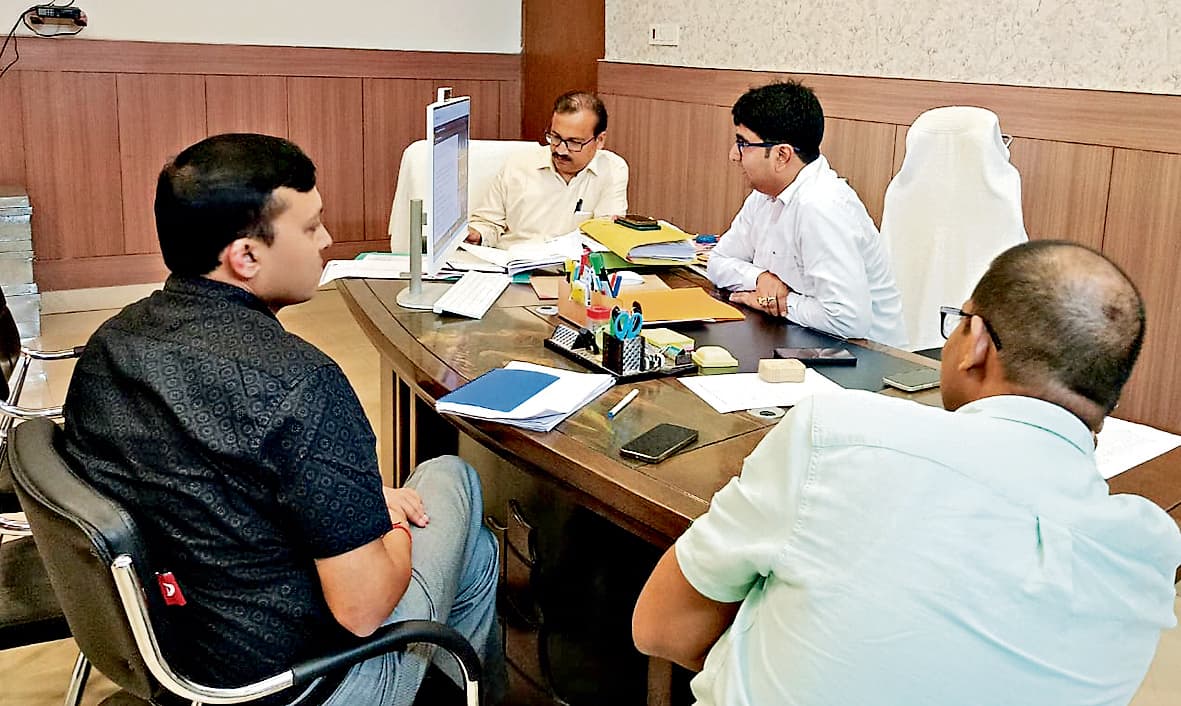 Seraikela Kharsawan News : ब्लैक स्पॉट पर लगेंगे साइन बोर्ड, नियमित गश्त का निर्देश