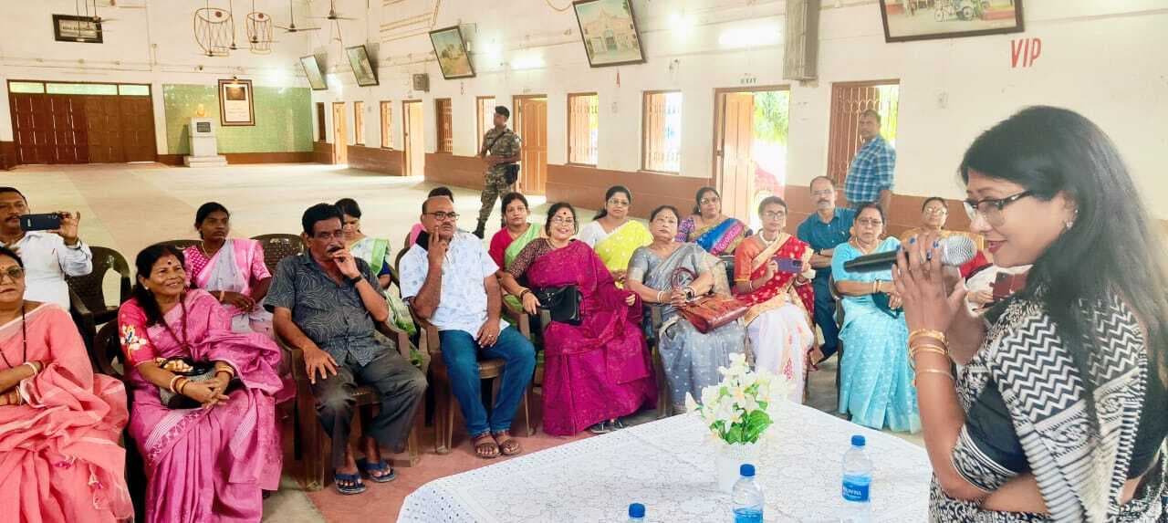 East Singhbhum News : बांग्ला भाषा व साहित्य को नयी पीढ़ी तक पहुंचायें : महुआ माजी