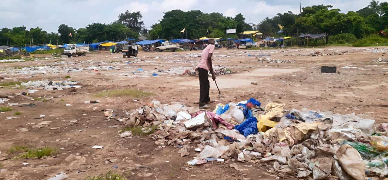 East Singhbhum News : मीना बाजार के कचरे से पटा सर्कस मैदान