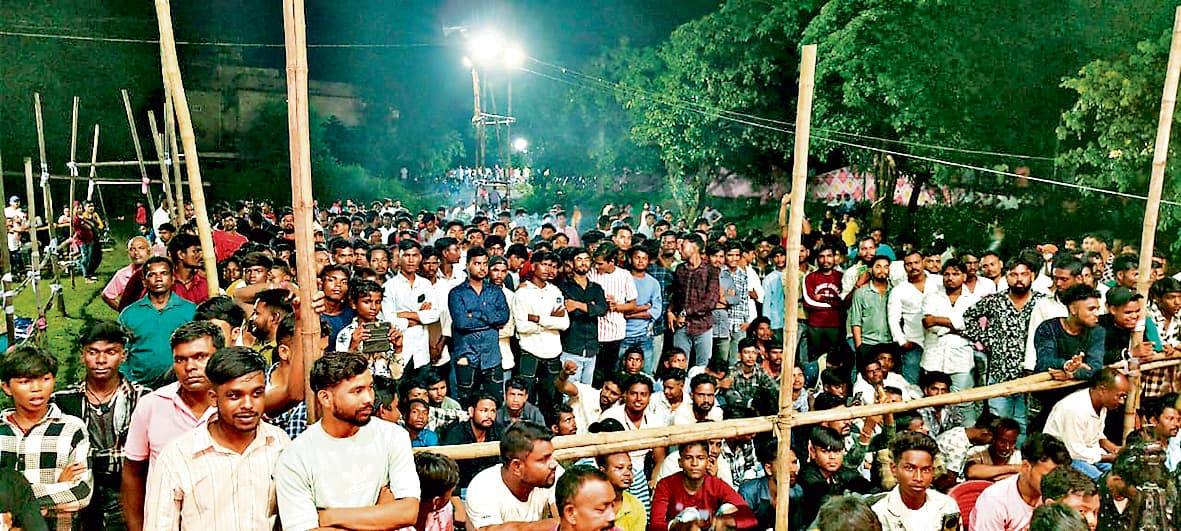 Seraikela Kharsawan News : गणेशोत्सव में दिखी लोक कला की चमक, भक्तों के साथ झूमे कलाकार