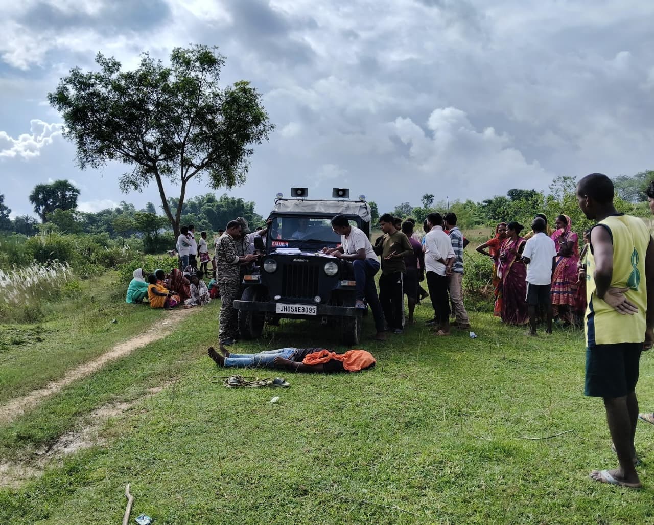 East Singhbhum News : जोड़सा में तालाब किनारे पेड़ पर युवक ने फांसी लगाकर जान दी