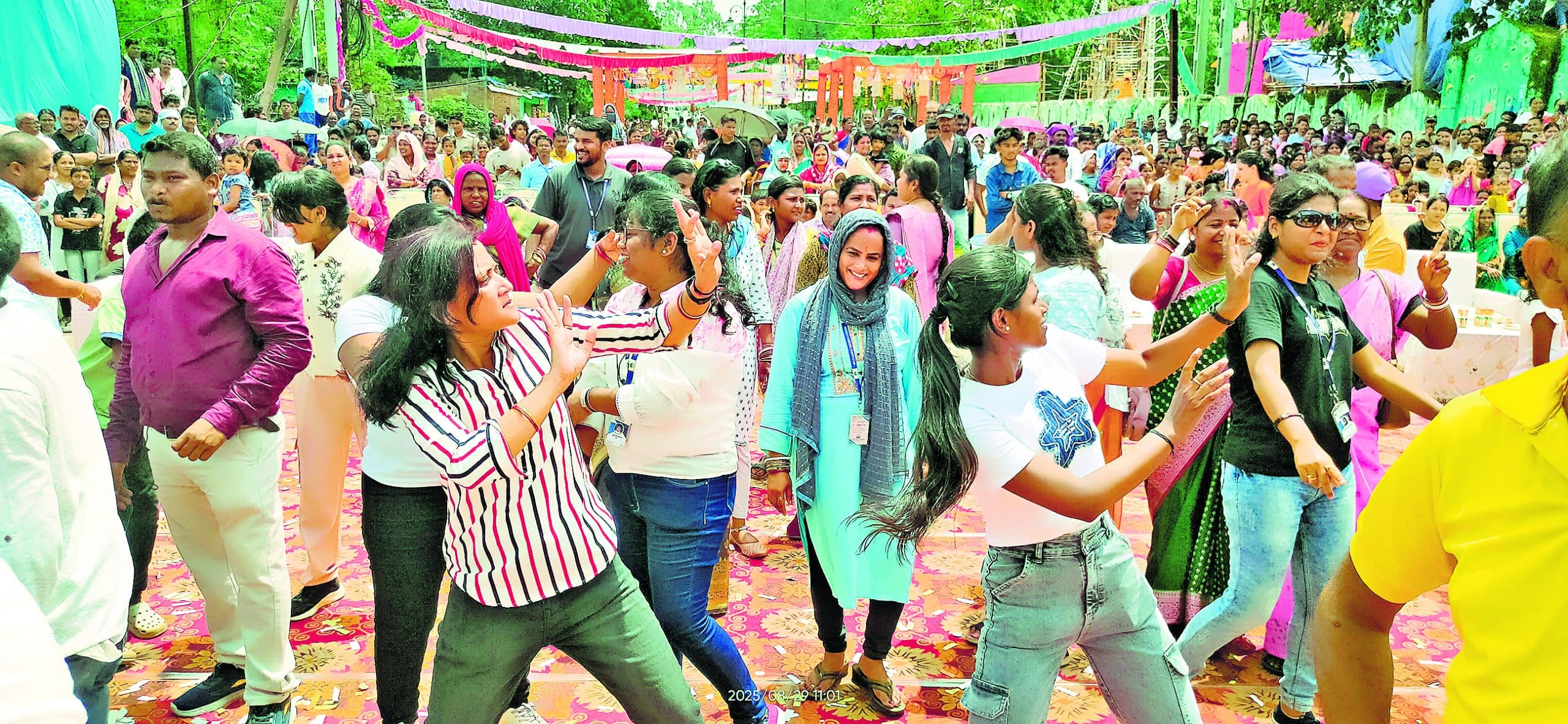 Rourkela News: पथ उत्सव में ओलीवुड कलाकारों ने रंगारंग कार्यक्रमों से जीता दिल, जमकर हुई मस्ती