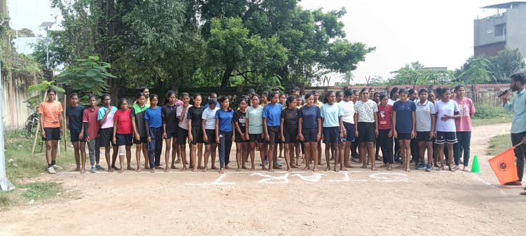 Giridih News: मेजर ध्यानचंद जिला एथलेटिक्स मीट का हुआ आयोजन