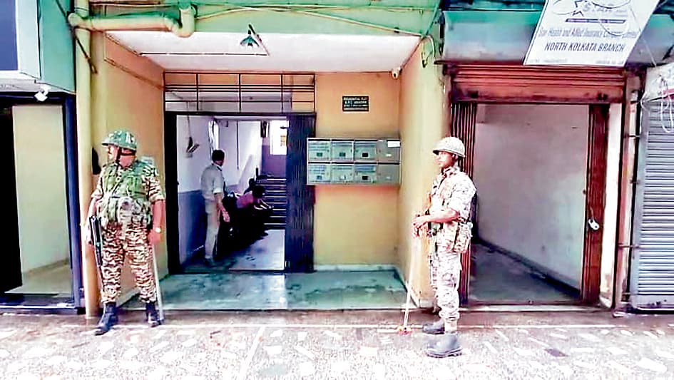 तृणमूल विधायक अतिन के घर पहुंची सीबीआइ, हुई पूछताछ