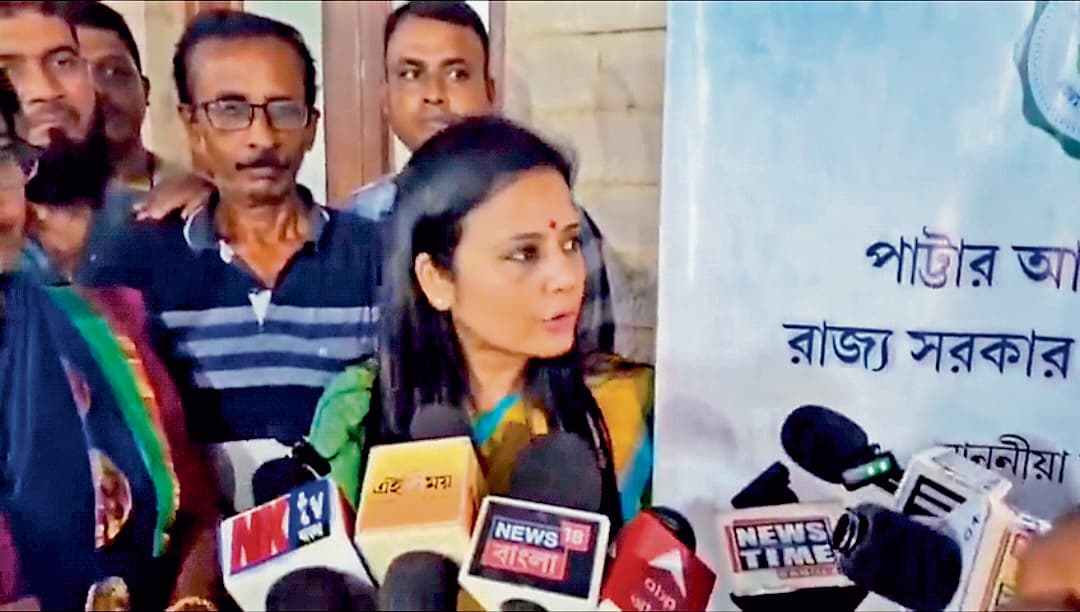 महुआ के खिलाफ कृष्णानगर थाने में हुआ एफआइआर दर्ज