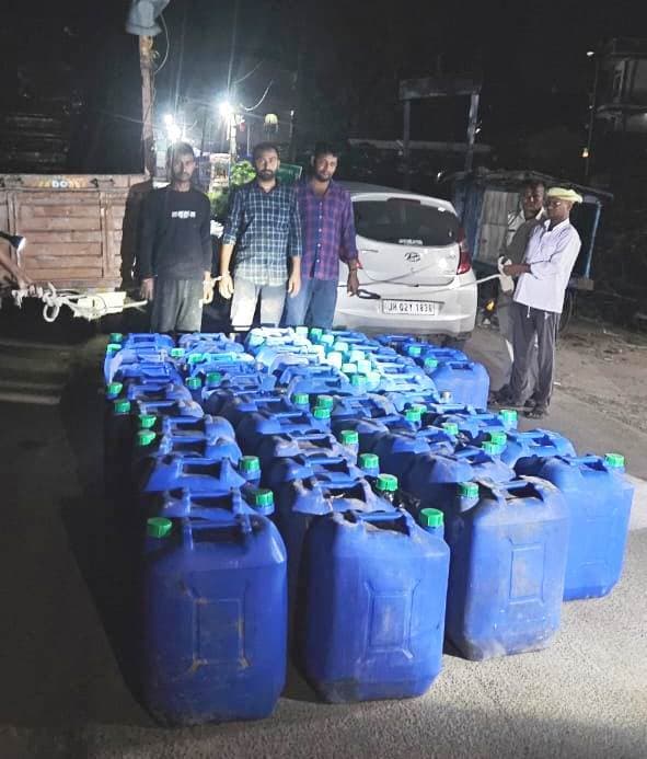 रफीगंज में मियां बिगहा मोड़ से 2000 लीटर स्पिरिट के साथ ट्रक व कार जब्त, तीन धंधेबाज गिरफ्तार