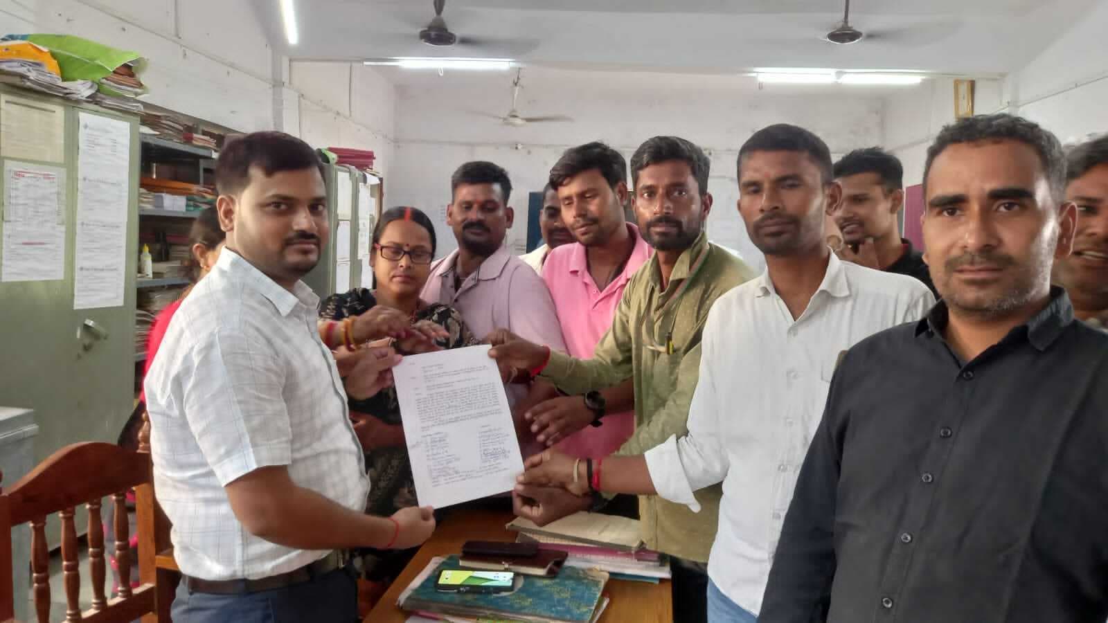 स्वच्छता पर्यवेक्षक व कर्मी गये अनिश्चितकालीन हड़ताल पर