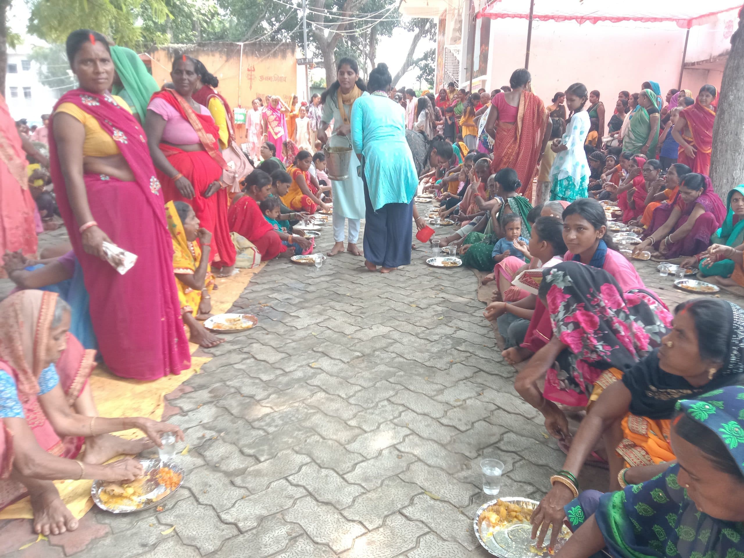 बाबा गणिनाथ मंदिर में श्रद्धालुओं ने की पूजा-अर्चना