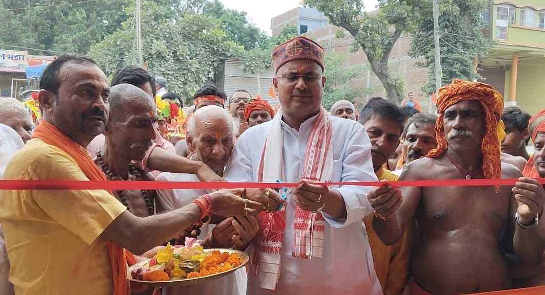 Motihari: बोलबम कांवरिया शिविर का विधायक ने किया उद्घाटन