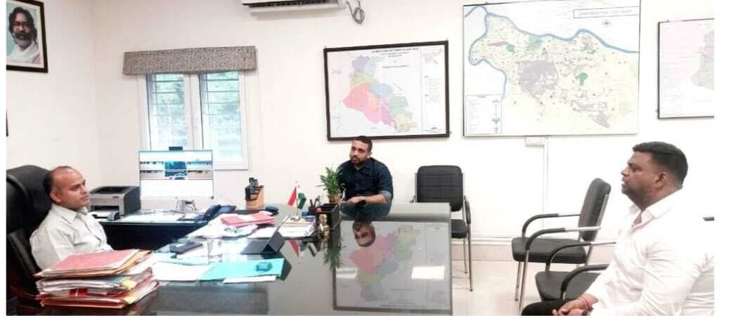 Jamshedpur news. कुणाल षाड़ंगी ने डीसी को जनसमस्याओं से कराया अवगत