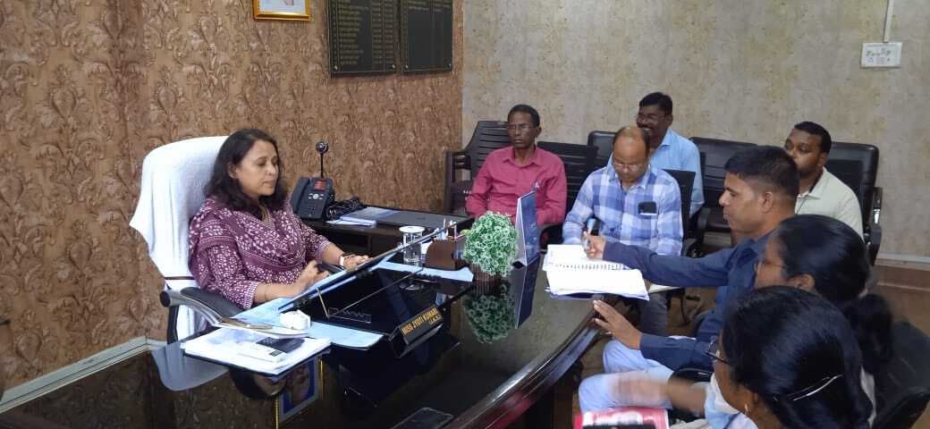 मेनू के अनुसार मध्याह्न भोजन का करें संचालन : बीडीओ