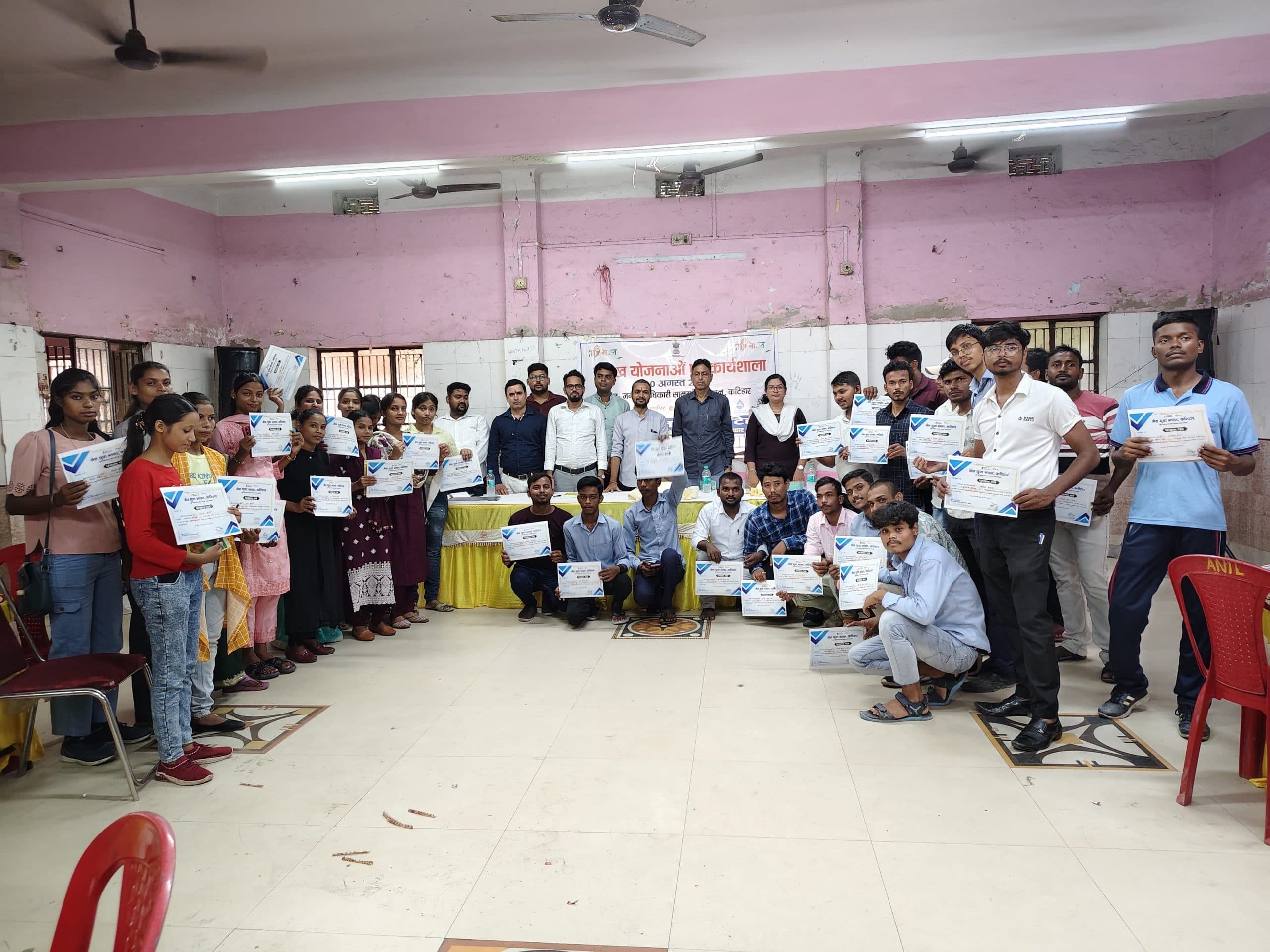 युवा वर्ग सरकारी योजनाओं को आमलोगों तक पहुंचायें: निदेशक