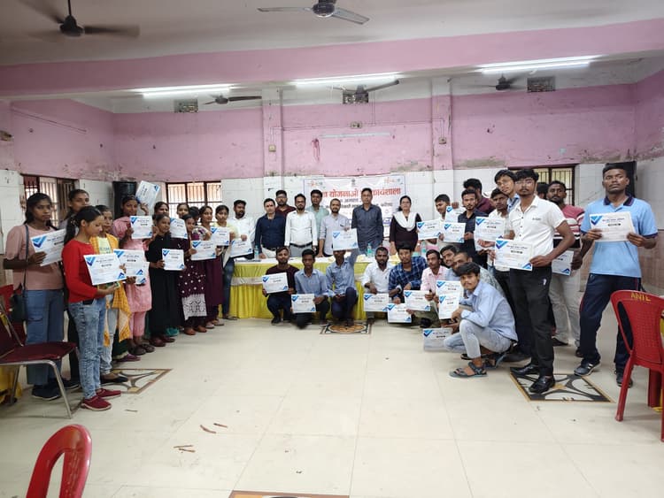 युवा वर्ग सरकारी योजनाओं को आमलोगों तक पहुंचायें: निदेशक