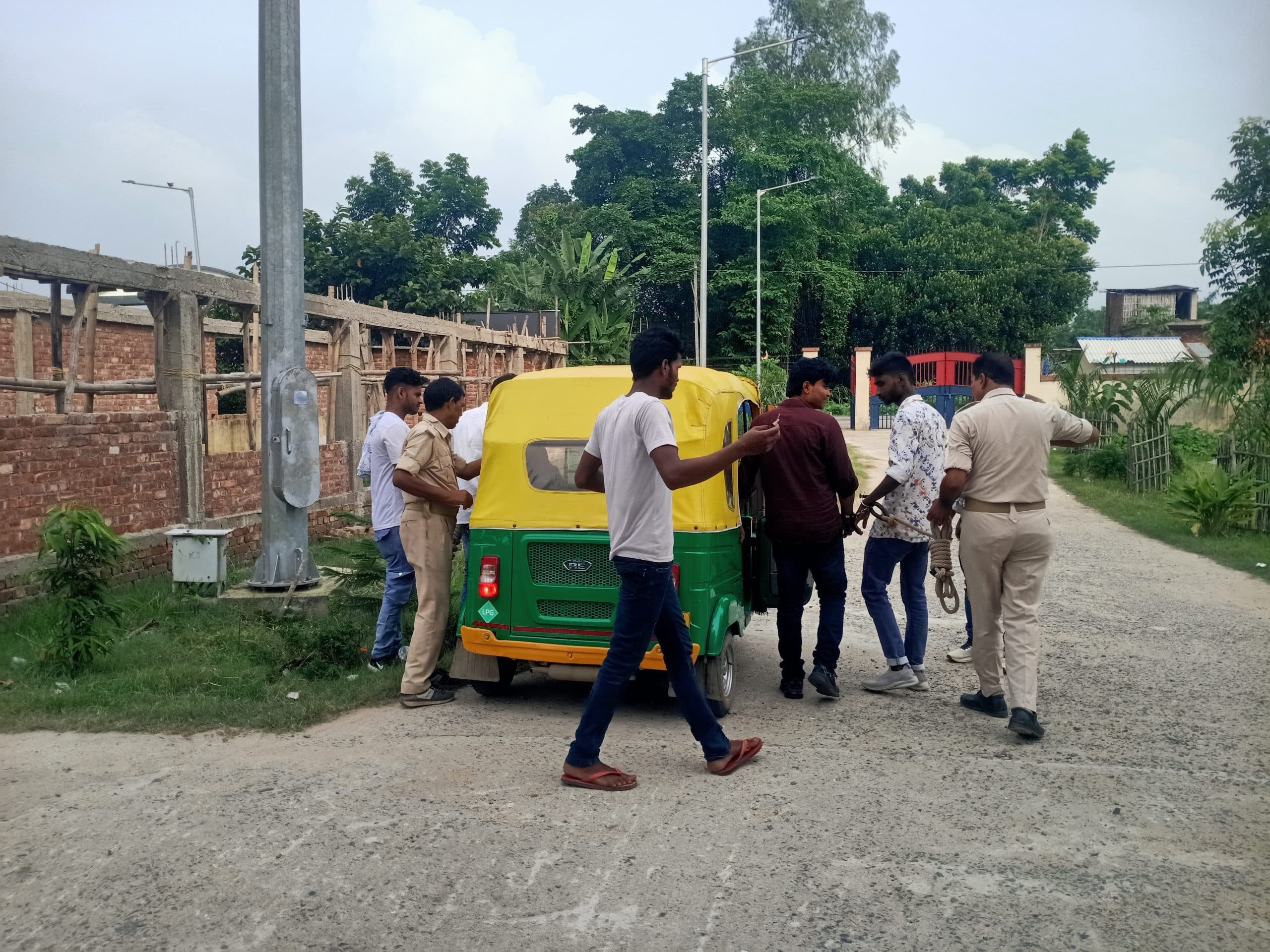 पुलिस ने चेकिंग अभियान चलाकर पांच शराबियों को पकड़ा