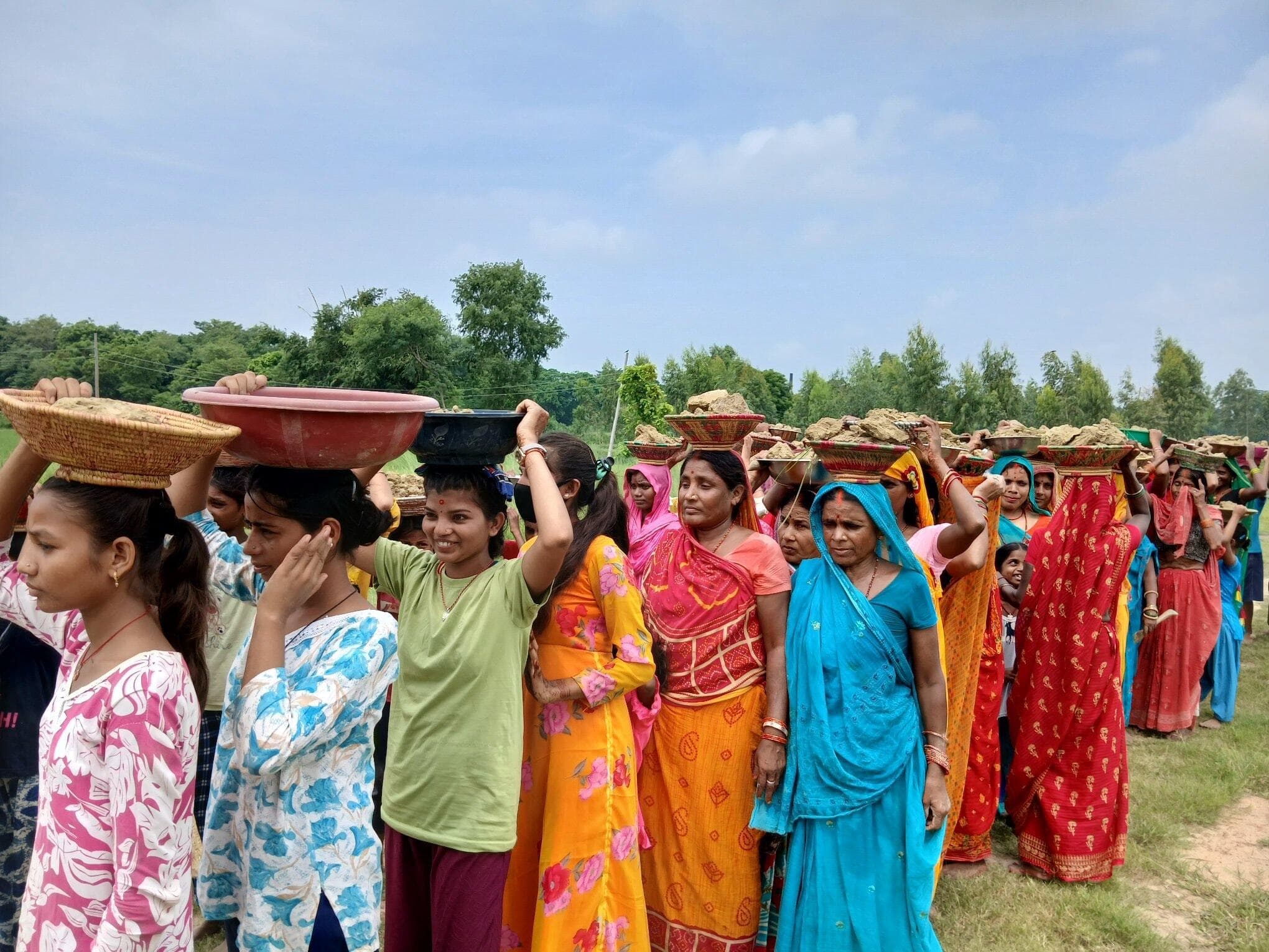 Motihari: मां की प्रतिमा बनाने के लिए लायी गयी मिट़्टी