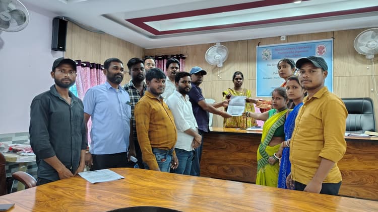 मांगों को लेकर स्वच्छता कर्मी हड़ताल पर