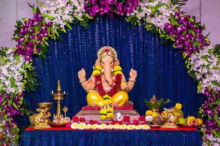 Ganesh Puja 2025: गणपति बप्पा के स्वागत को बनाएं यादगार, जानिए सजावट की 4 शानदार थीम्स