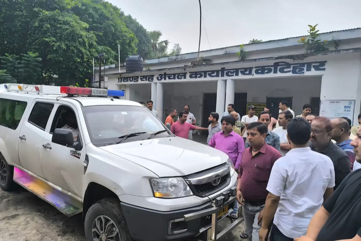 बिहार में BLO की ब्रेन हैमरेज से मौत, परिजन बोले- काम का बोझ नहीं झेल सके सत्यजीत...