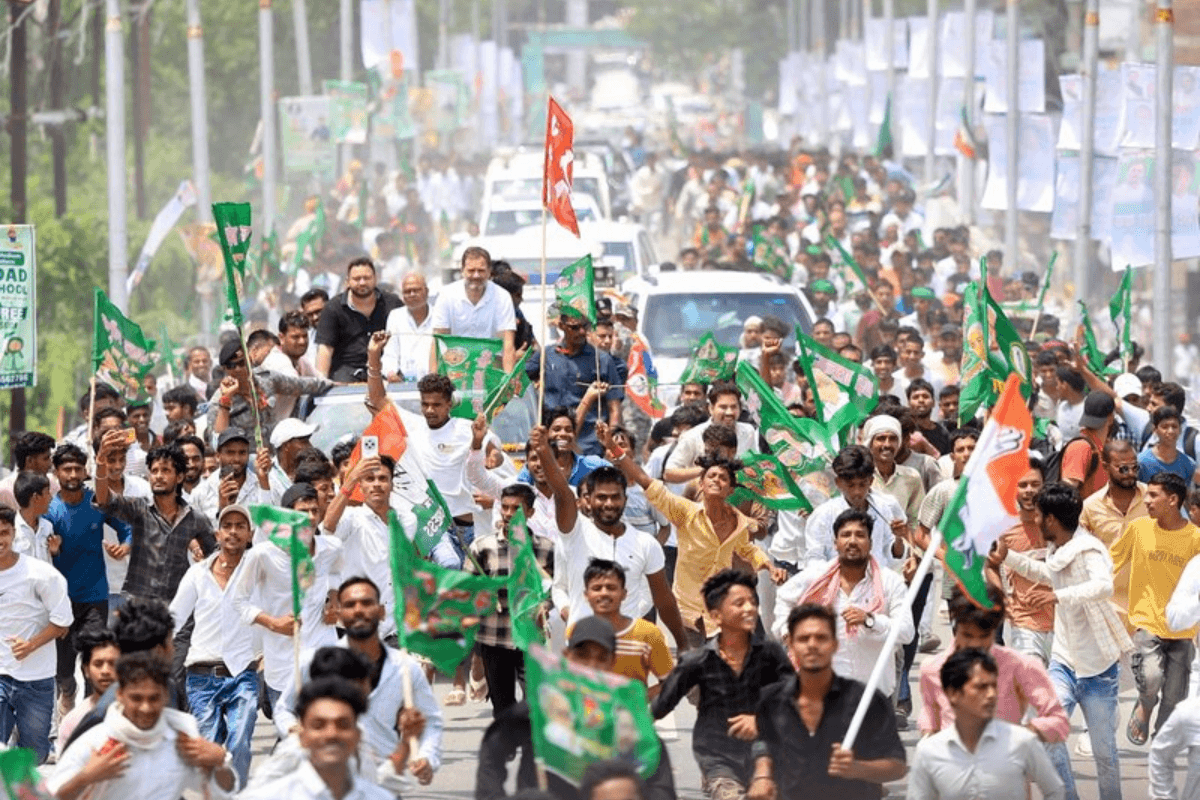 Voter Adhikar Yatra: राहुल गांधी की यात्रा से पहले नोकझोंक! पोस्टर लगाने को लेकर आमने-सामने हुए बीजेपी-कांग्रेस नेता