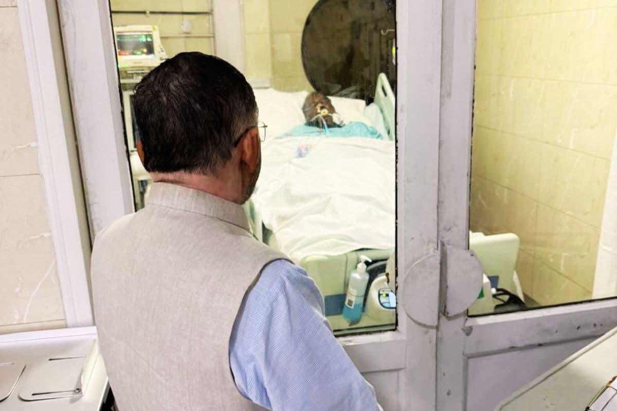 झारखंड के शिक्षा मंत्री रामदास सोरेन अभी जीवन रक्षक प्रणाली पर, ऑपरेशन पर अभी फैसला नहीं
