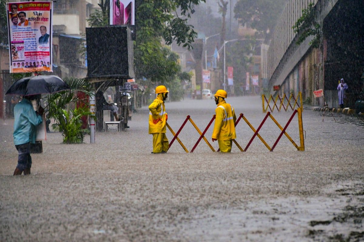 Mumbai Heavy Rain: मुंबई में बारिश से भारी तबाही, नांदेड में बुलाई गई सेना, स्कूल-कॉलेज बंद; रेड-ऑरेंज अलर्ट जारी