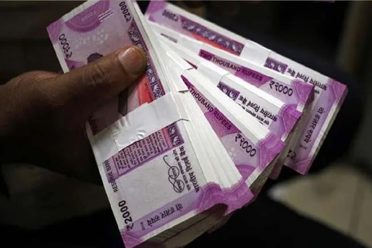 RBI का बड़ा खुलासा: वापसी के सवा दो साल बाद भी बाजार में मौजूद 2000 के नोट