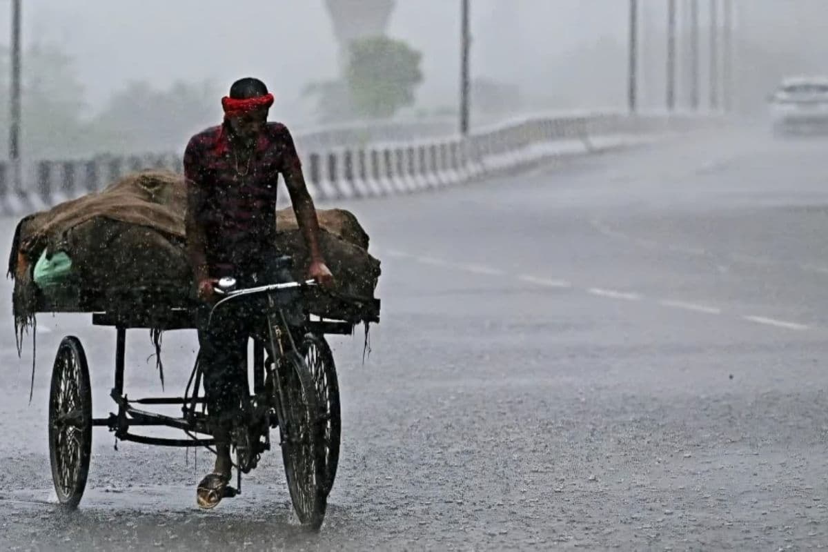 Aaj ka Mausam Bihar: पटना समेत 13 जिलों में झमाझम बारिश, बाढ़ और ठनका से सावधान