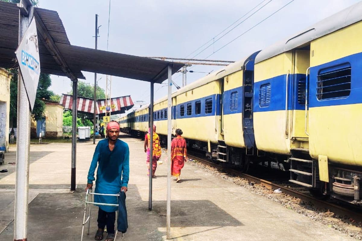 कुड़मी आंदोलन की वजह से झारखंड में रेल यातायात अस्त-व्यस्त, 69 ट्रेनें रद्द, डायवर्ट और शॉर्ट टर्मिनेट