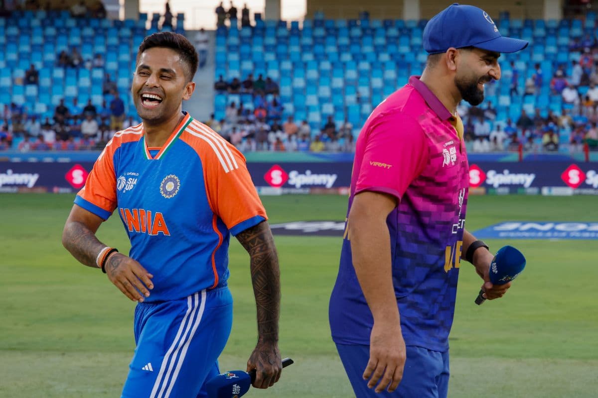 IND vs UAE: 'इधर मत देखो' टॉस के समय सूर्यकुमार ने विपक्षी कप्तान को दी चेतावनी, Video Viral
