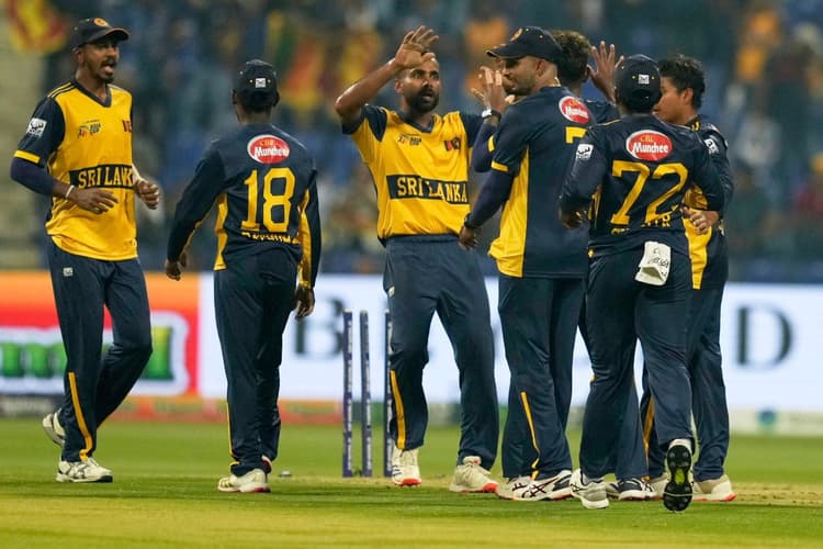 Asia Cup: पिता के अंतिम दर्शन कर देश का फर्ज निभाने लौटा ये श्रीलंकाई ऑलराउंडर, जज्बे को सलाम