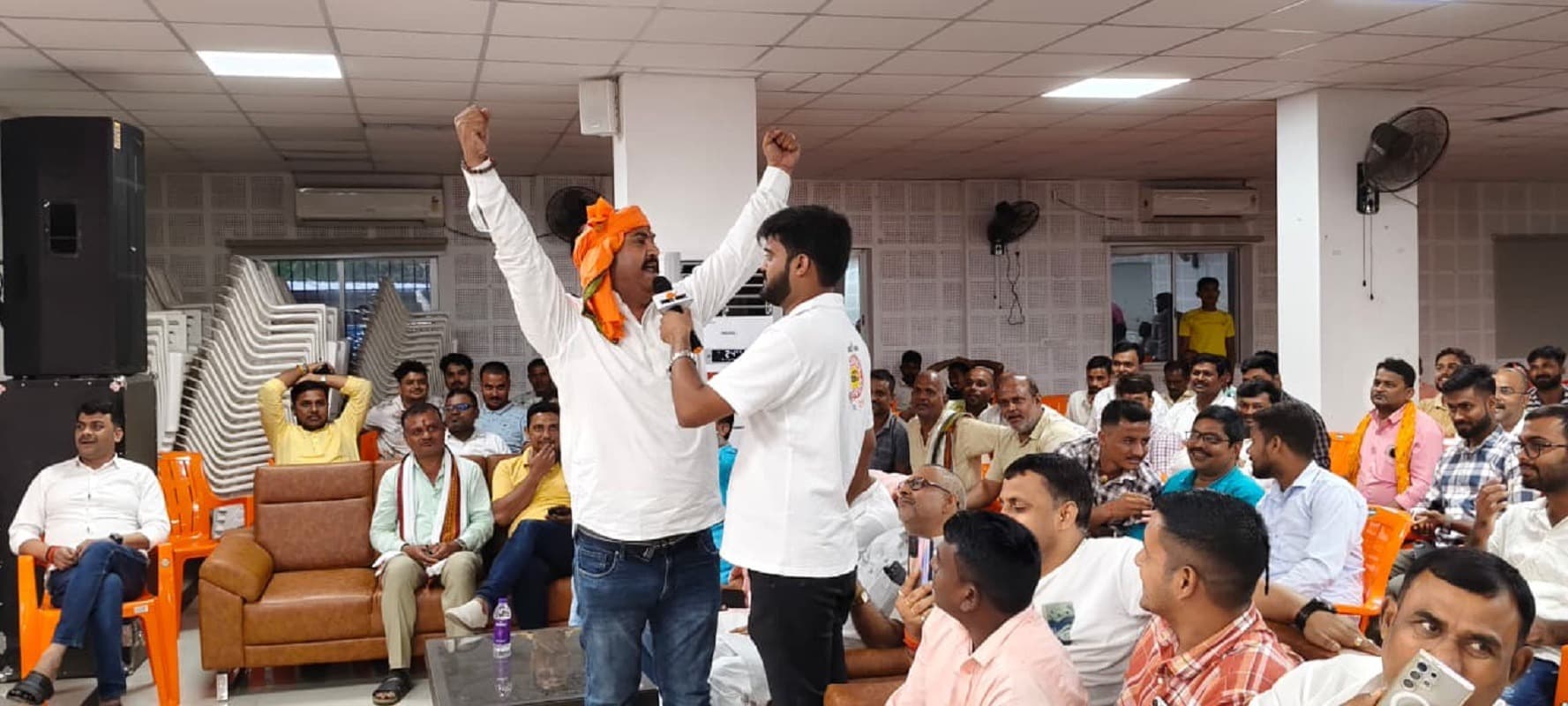 Bihar Election Express: औरंगाबाद की जनता में बहुत है गुस्सा, चौपाल के मंच पर ही भिड़ गये पूर्व सांसद और विधायक