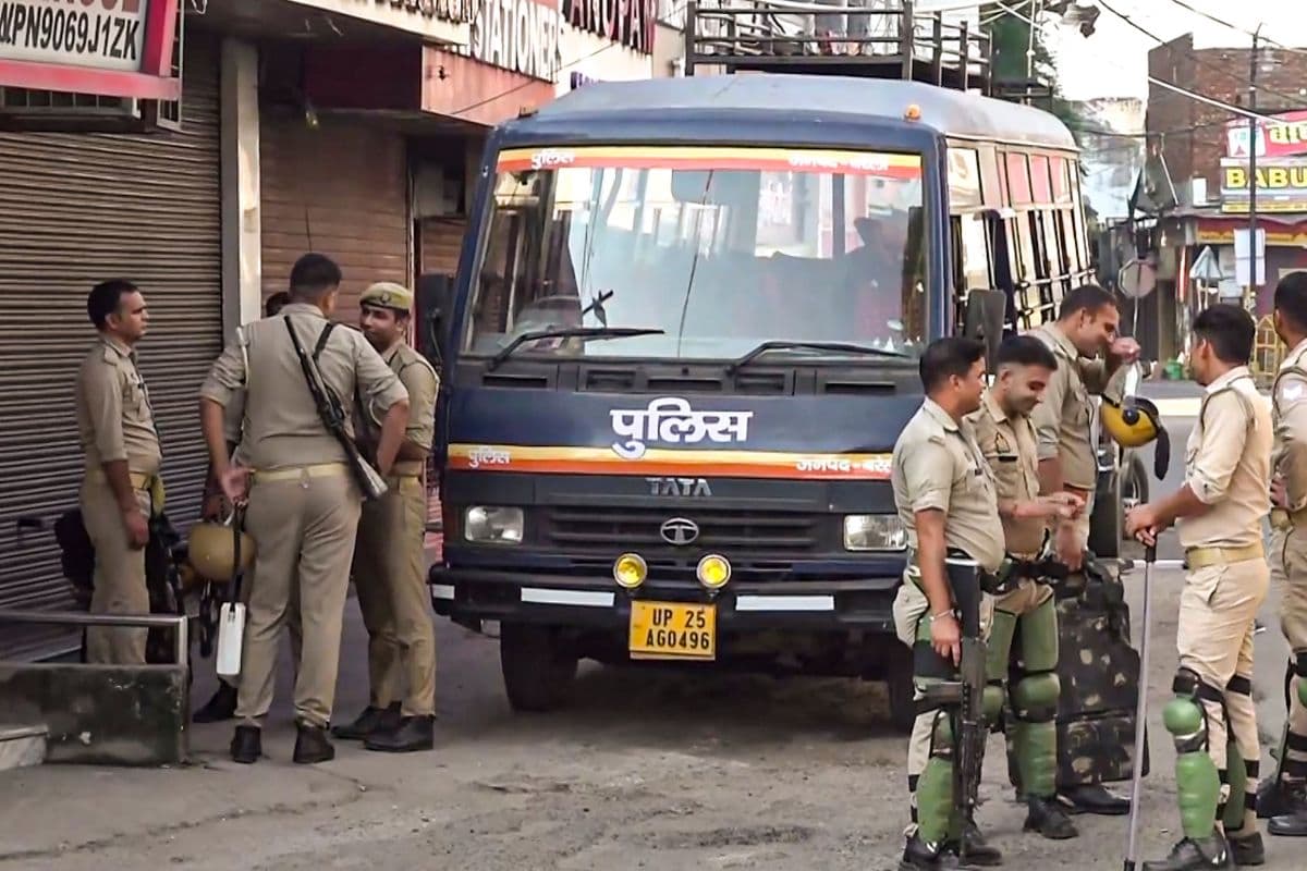 Bareilly Violence: बरेली हिंसा में बड़ी कार्रवाई, 10 के खिलाफ FIR, मौलाना तौकीर रजा न्यायिक हिरासत में भेजे गए