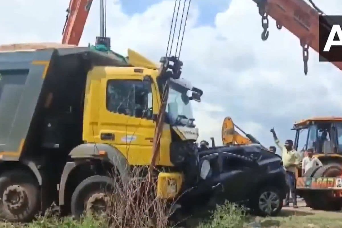 Big Accident: आंध्र प्रदेश के नेल्लोर में बड़ा हादसा, कार और ट्रक की सीधी टक्कर में 7 लोगों की मौत