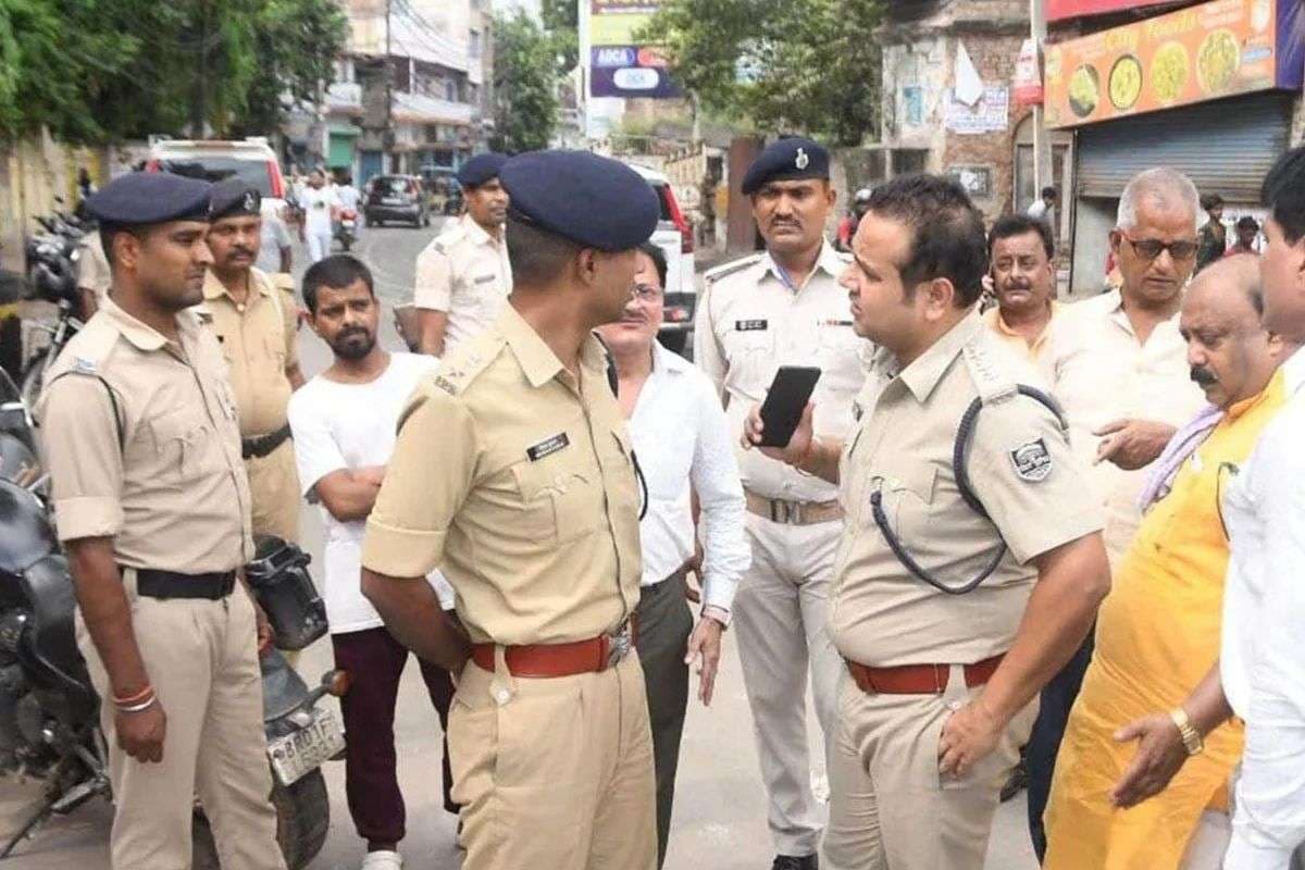 Bihar: बिहार में दुर्गा पूजा को लेकर 127 थाने हाई अलर्ट पर, बिना लाइसेंस नहीं होगा कोई काम, सोशल मीडिया पर भी नजर