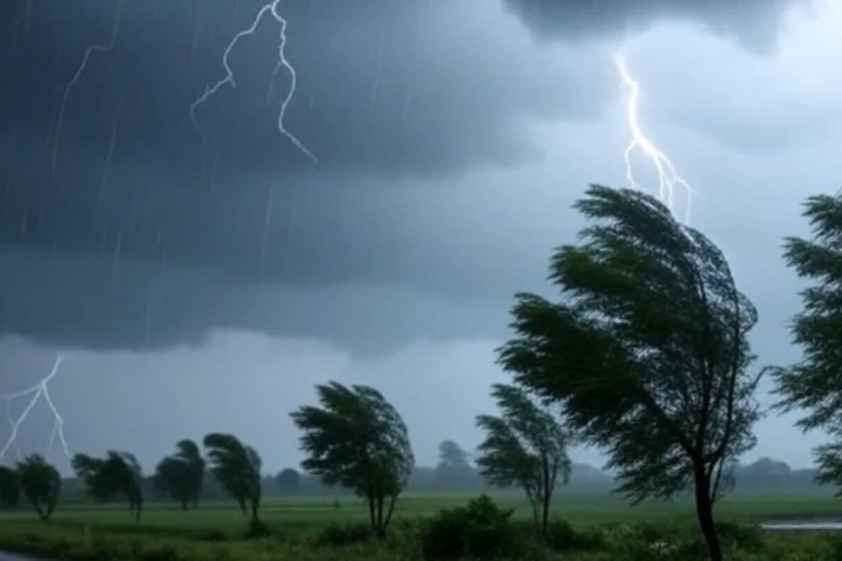 Bihar Weather Today: बिहार में बारिश और ठनका से डबल खतरा, 38 जिलों में येलो अलर्ट जारी