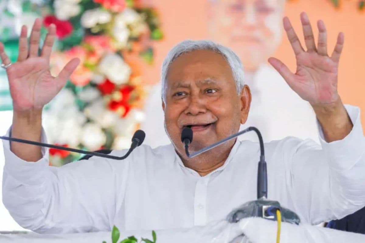 CM Nitish Gift: बिहार में शिक्षा सेवकों और विकास मित्रों के भत्ते बढ़े, टैबलेट-स्मार्ट फोन खरीदने के लिए सरकार देगी पैसा