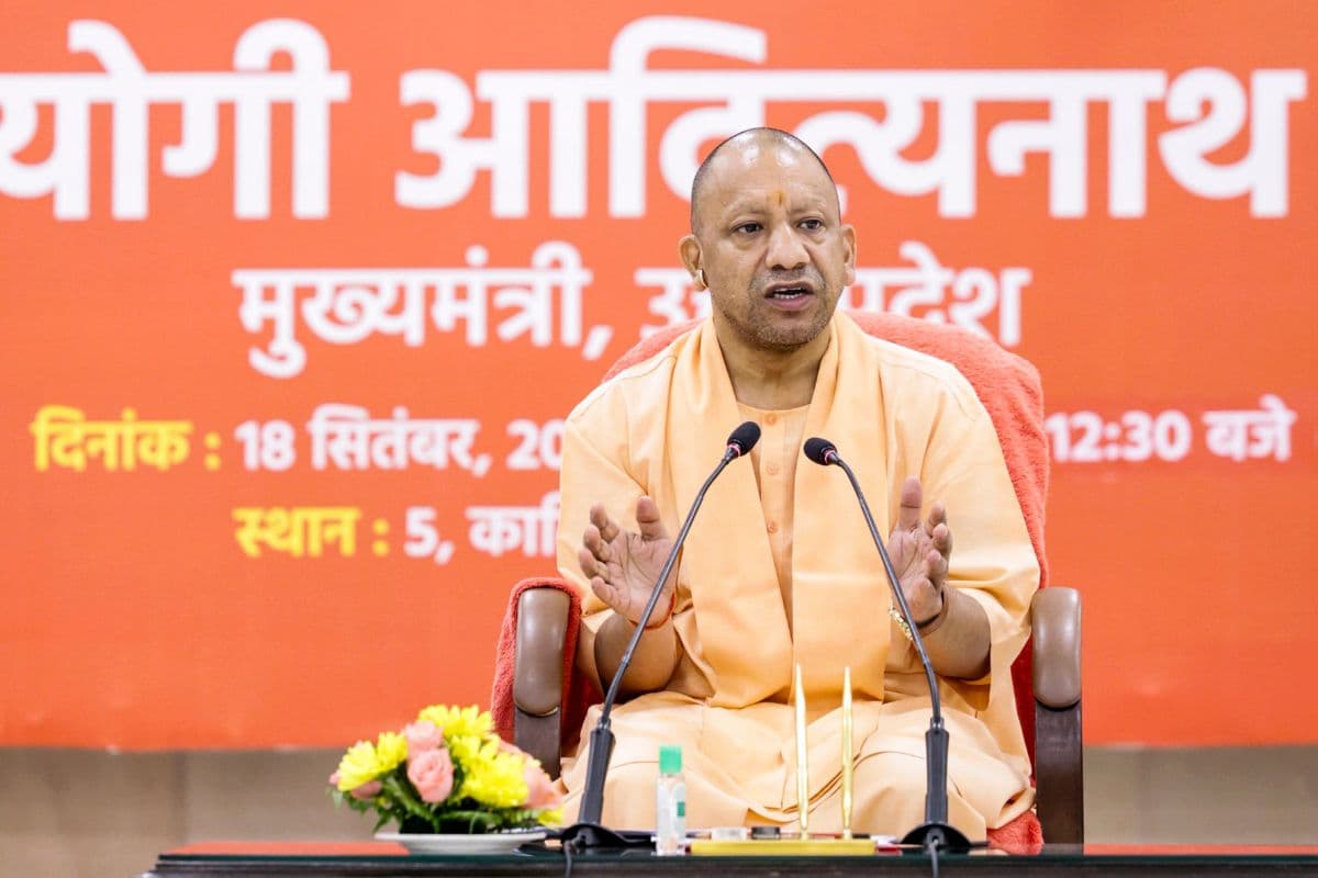 UP News: बीमारू से बेमिसाल बना उत्तर प्रदेश, CAG रिपोर्ट ने किया प्रगति का जिक्र, ऐसे बदली सूरत